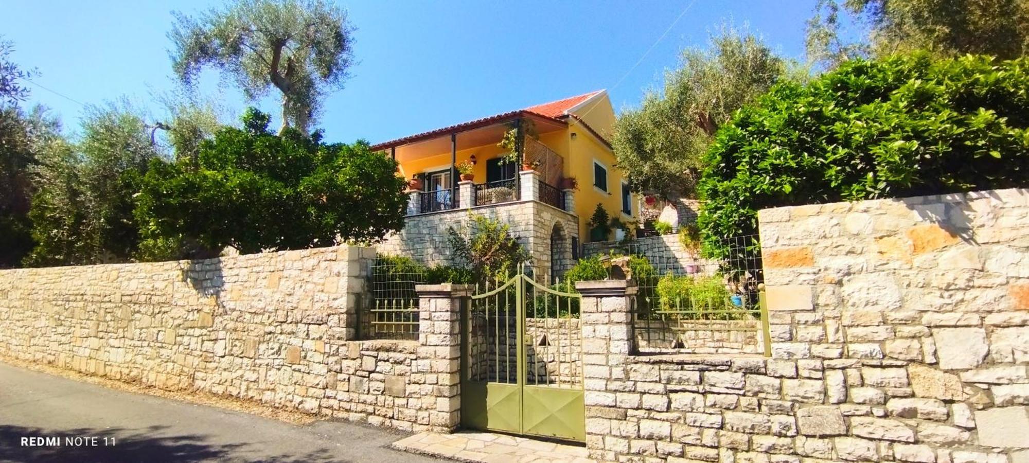 Villa Raxi Fountana Luaran gambar